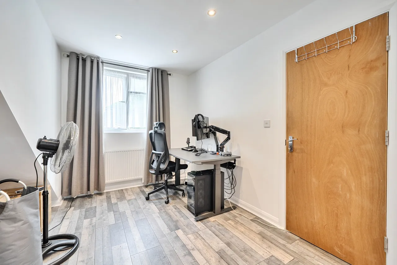 Bernays Close, Stanmore, HA7, photo 16