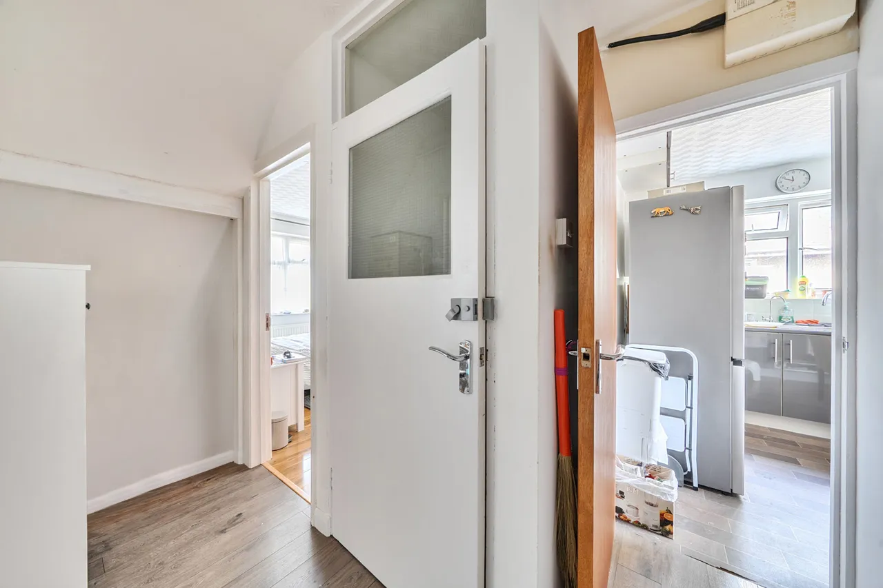 Bernays Close, Stanmore, HA7, photo 11
