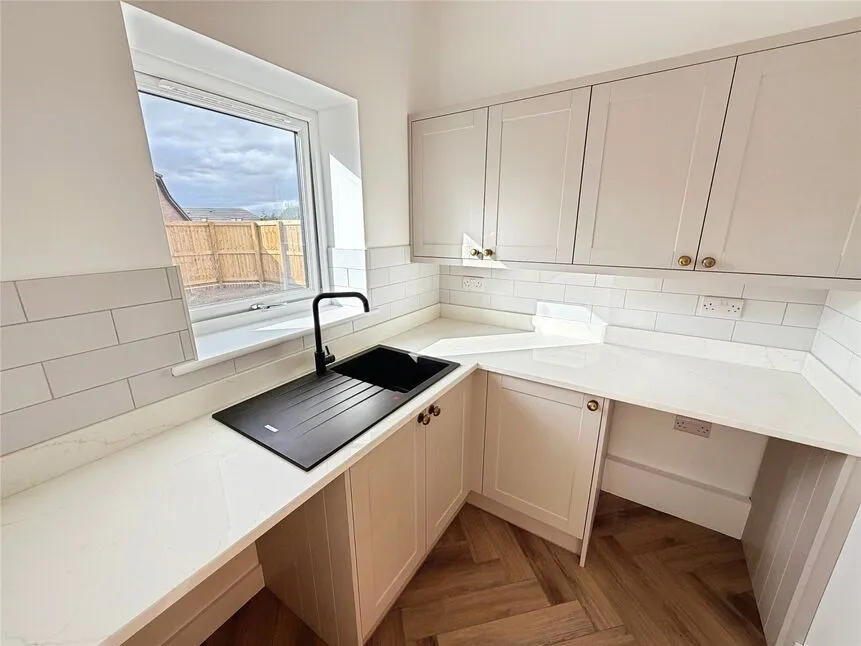 Doncaster Road, Hatfield, DN7, photo 18
