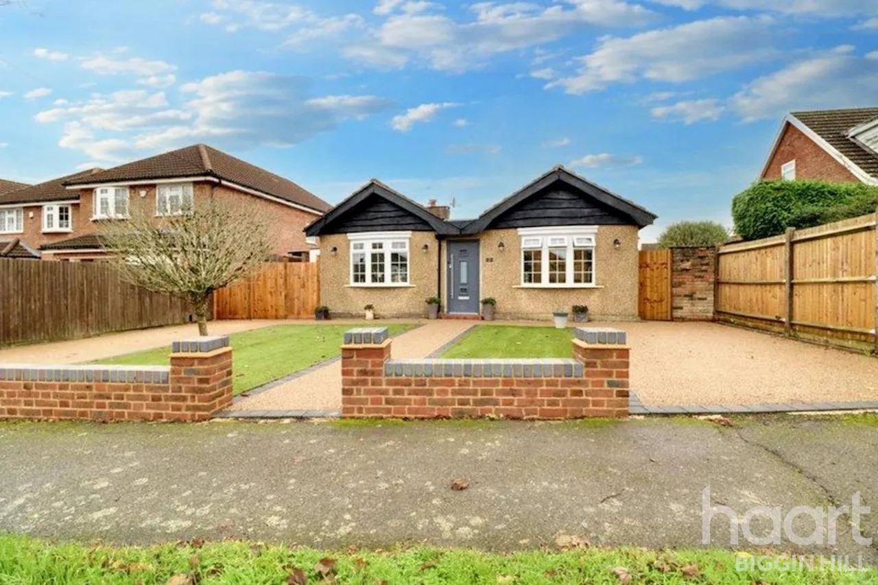 3 bed house for sale, Village Green Avenue, Biggin Hill, TN16