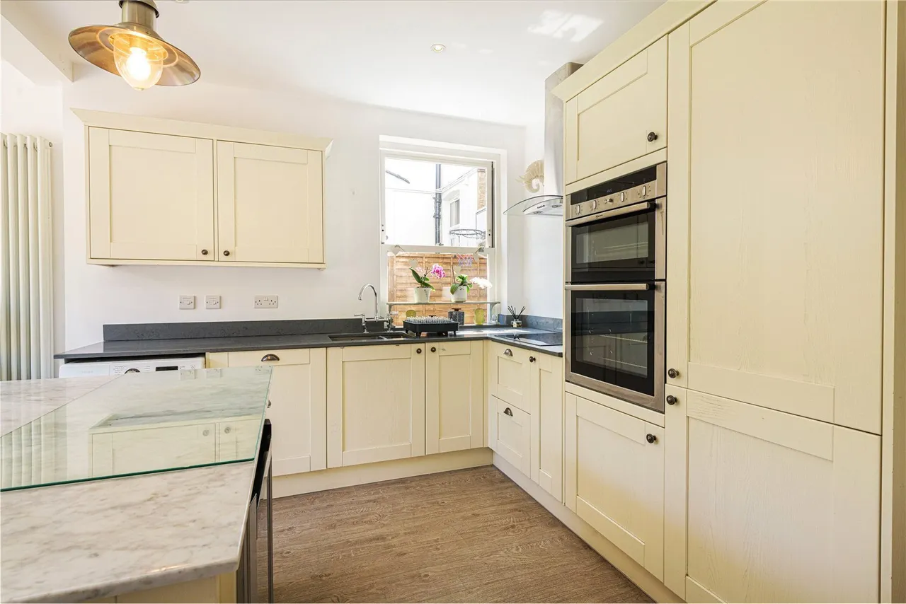 Sisters Avenue, London, SW11, photo 2