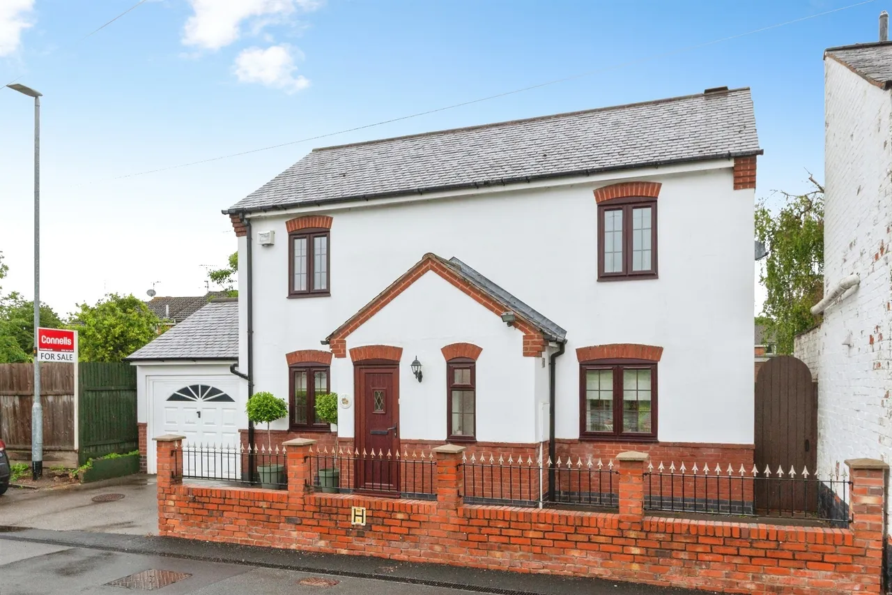 3 bed house for sale — Warwick Road, Whetstone, Leicester