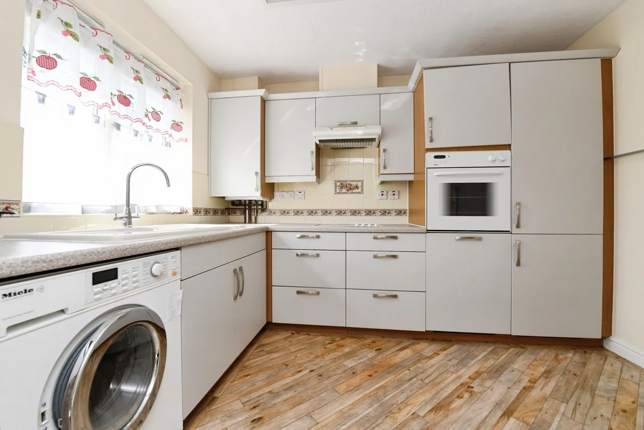 Crowstone Road, Westcliff-on-Sea, Essex, SS0, photo 3