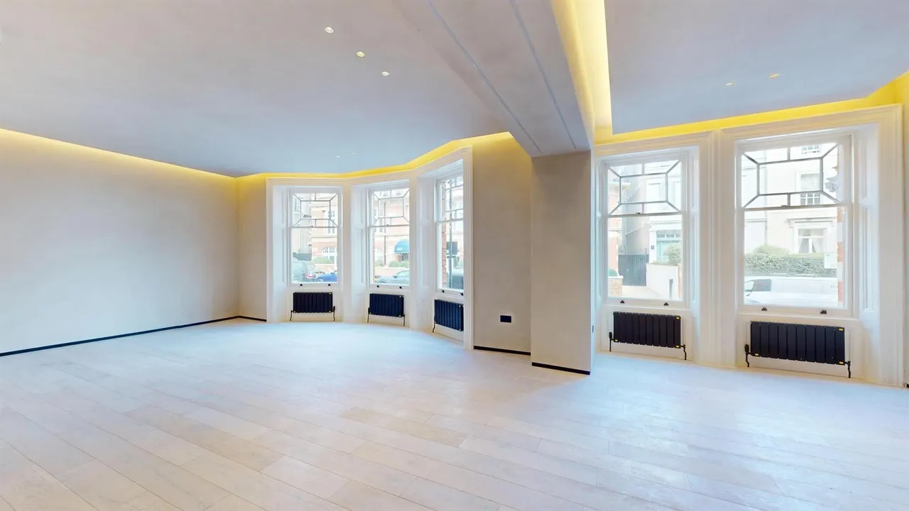 4 bed flat for sale, Wynnstay Gardens, London, W8