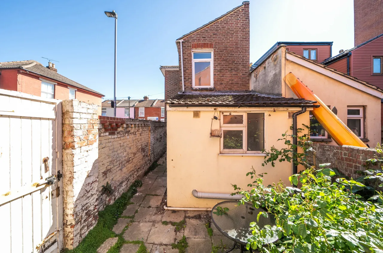 Bramble Road, Southsea, PO4, photo 10