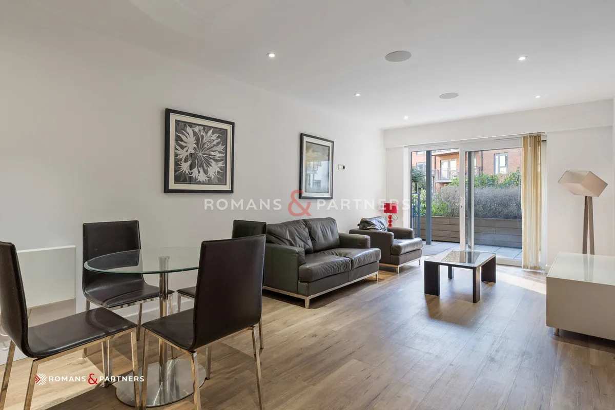 Carvell House, Beaufort Park, NW9, photo 2