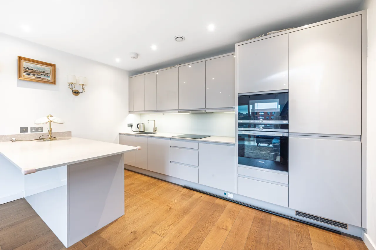 Flat 25, Pandorea House, 35 Lismore Boulevard, London, photo 2