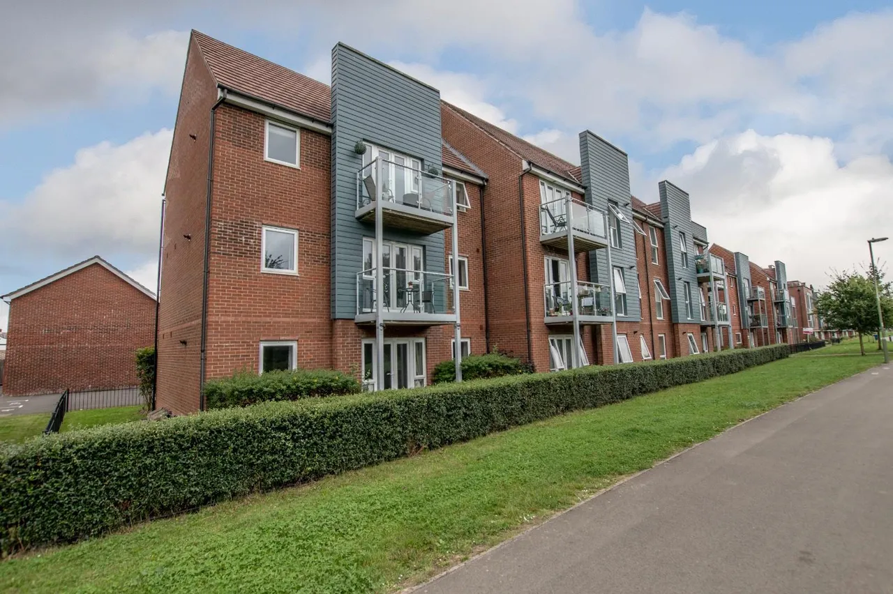 Dakota Way, Lakeside, Eastleigh, SO50 5TY, photo 3