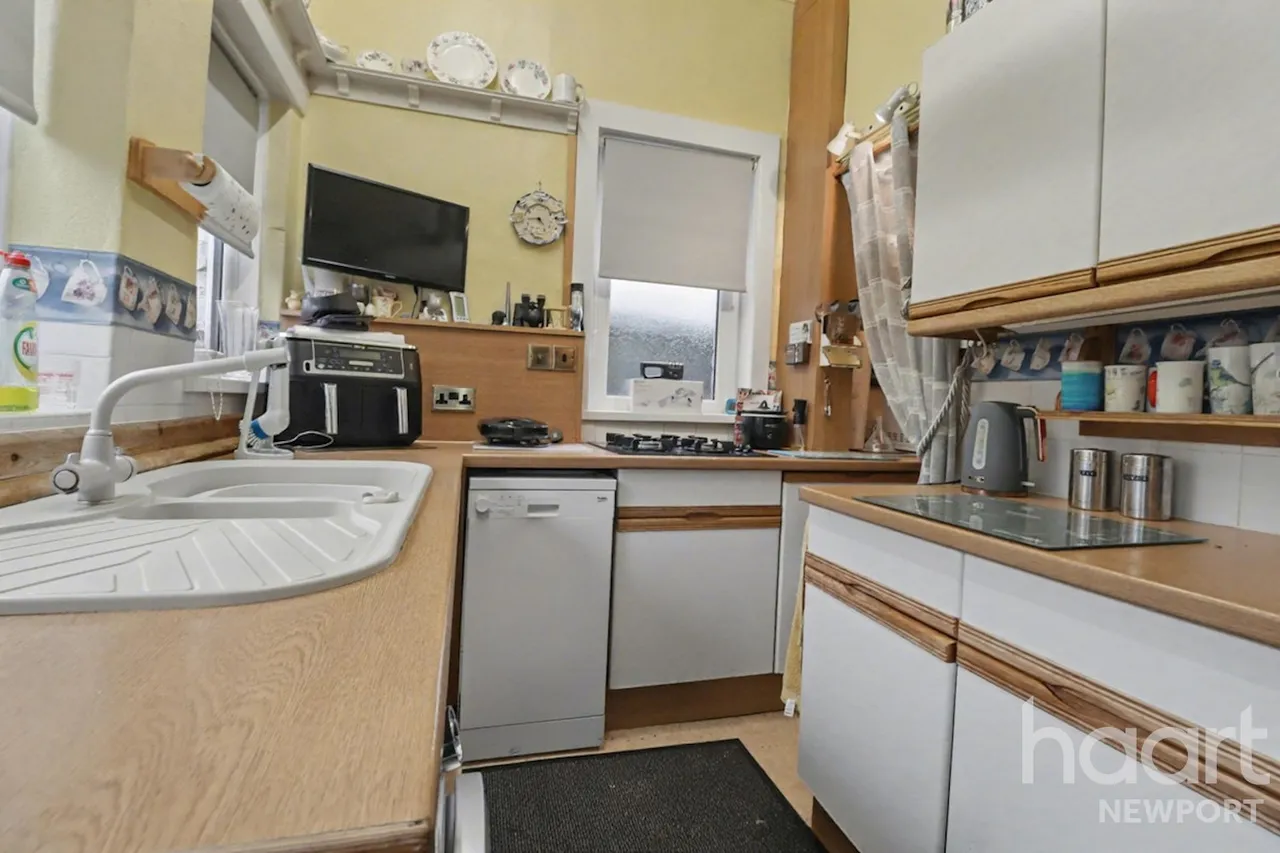 Dewsland Park Road, Newport, NP20, photo 8