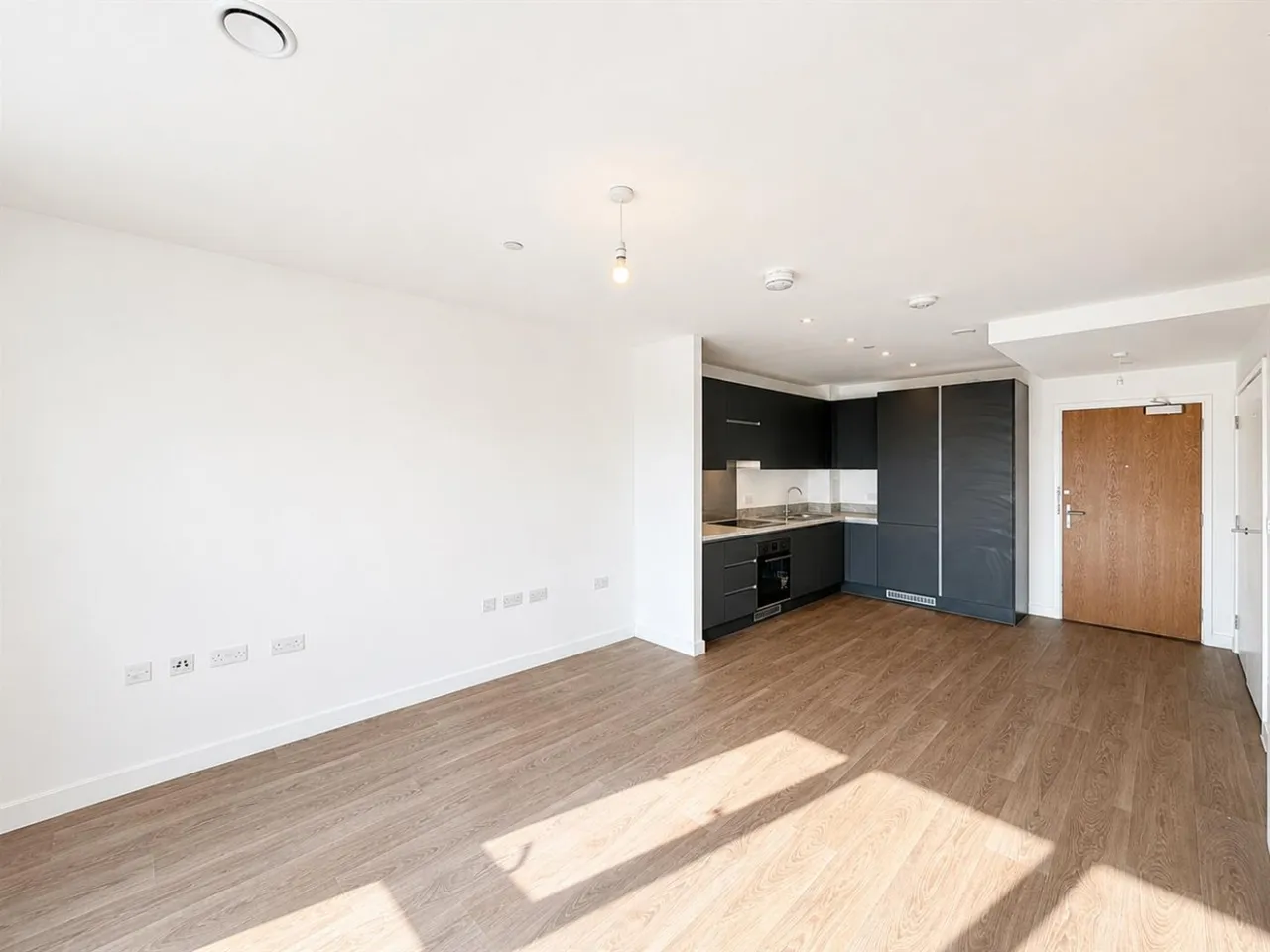 bed Apartment To LetNew Road, Feltham, TW14, photo 7