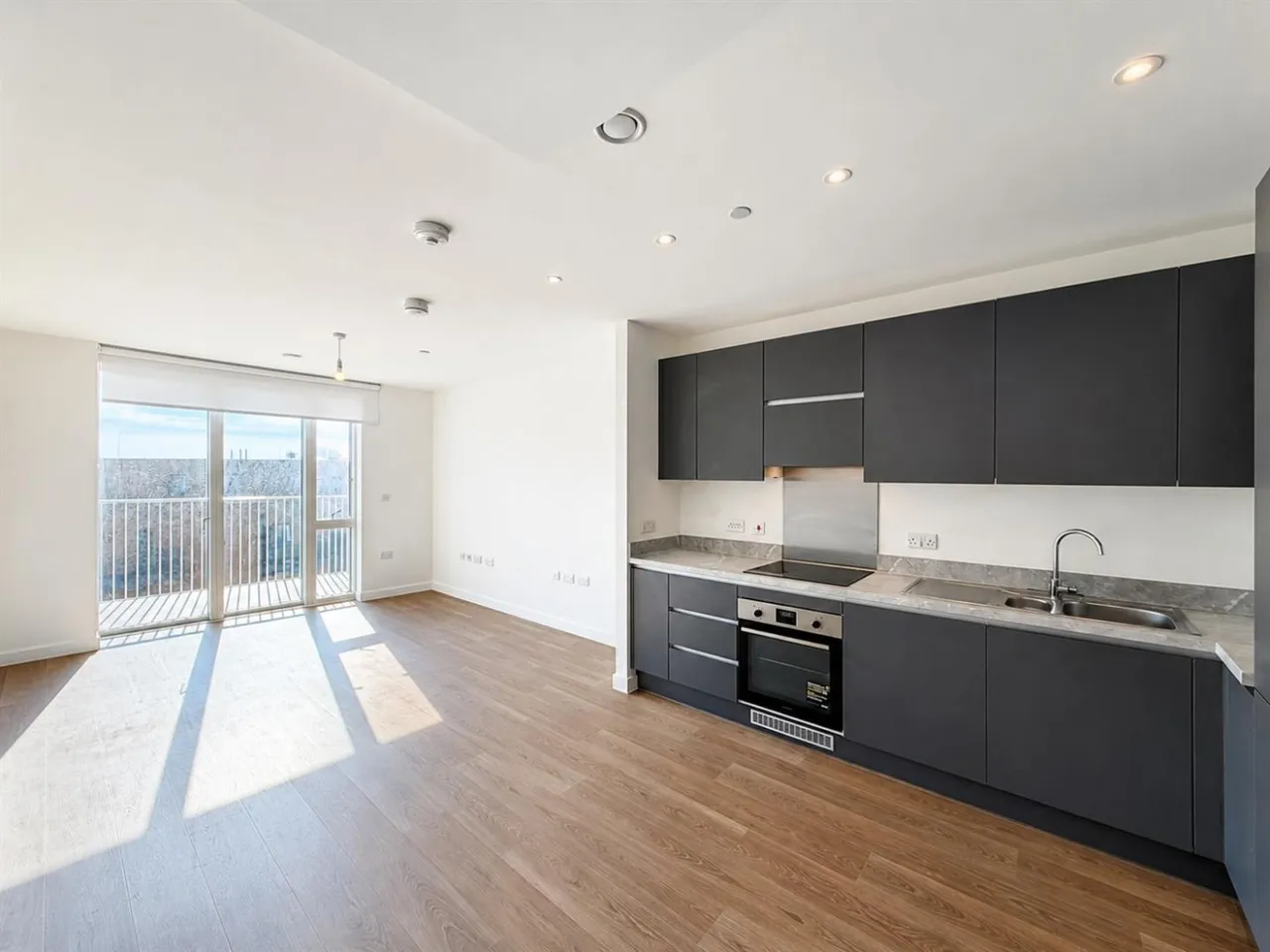 bed Apartment To LetNew Road, Feltham, TW14, photo 2