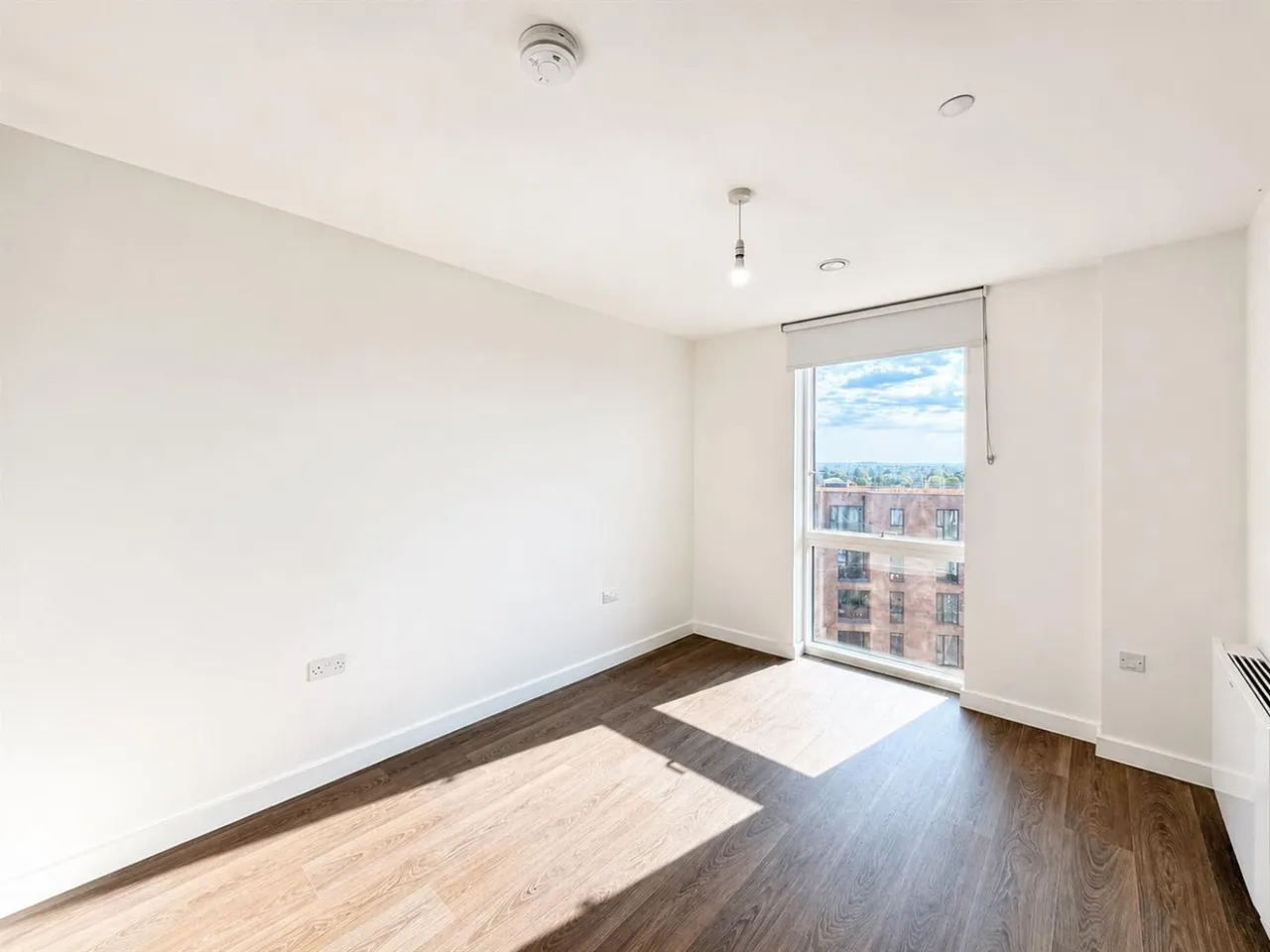 bed Apartment To LetNew Road, Feltham, TW14, photo 3