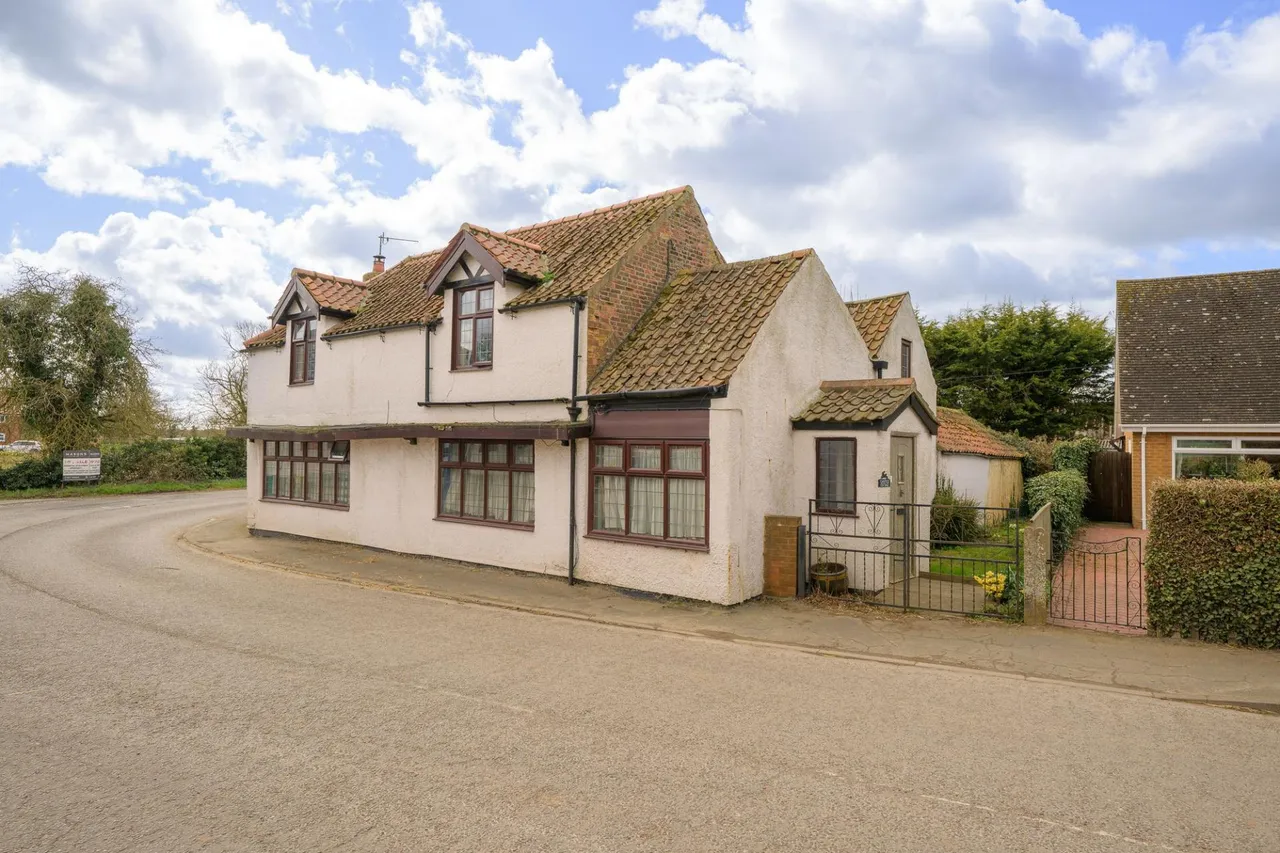 4 bed house for sale, Main Road, Willoughby, LN13
