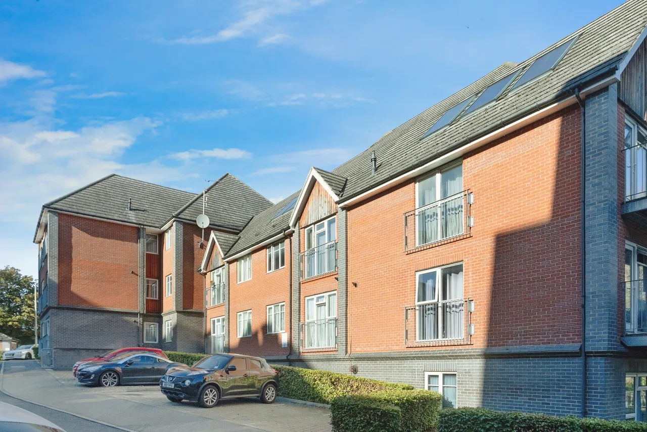 Millward Drive, Bletchley, Milton Keynes, Buckinghamshire, MK2, photo 11