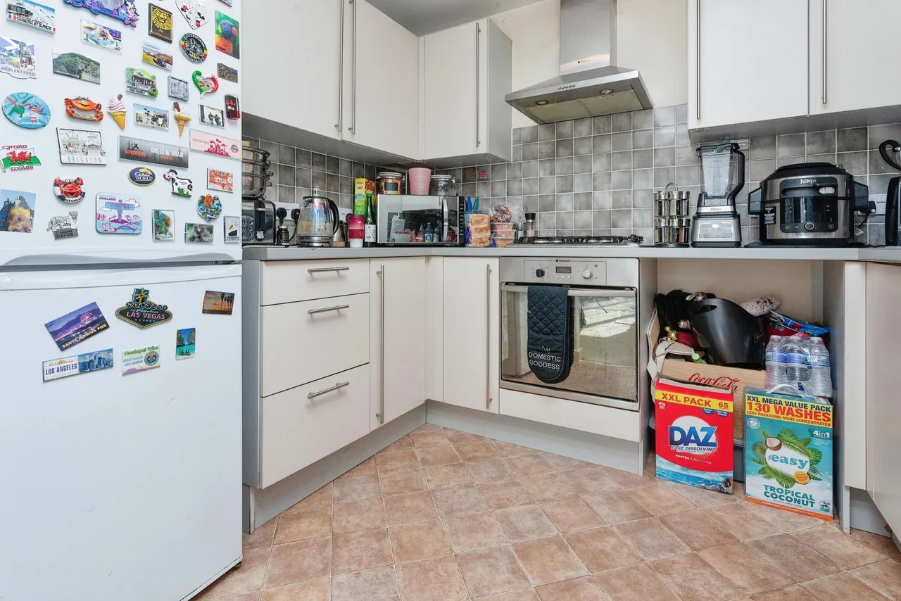 Millward Drive, Bletchley, Milton Keynes, Buckinghamshire, MK2, photo 4