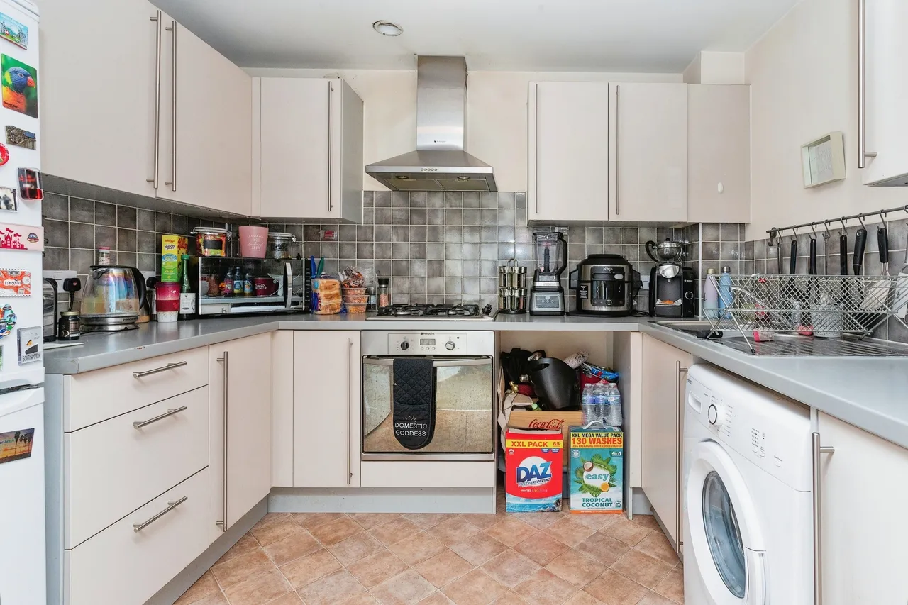 Millward Drive, Bletchley, Milton Keynes, Buckinghamshire, MK2, photo 6