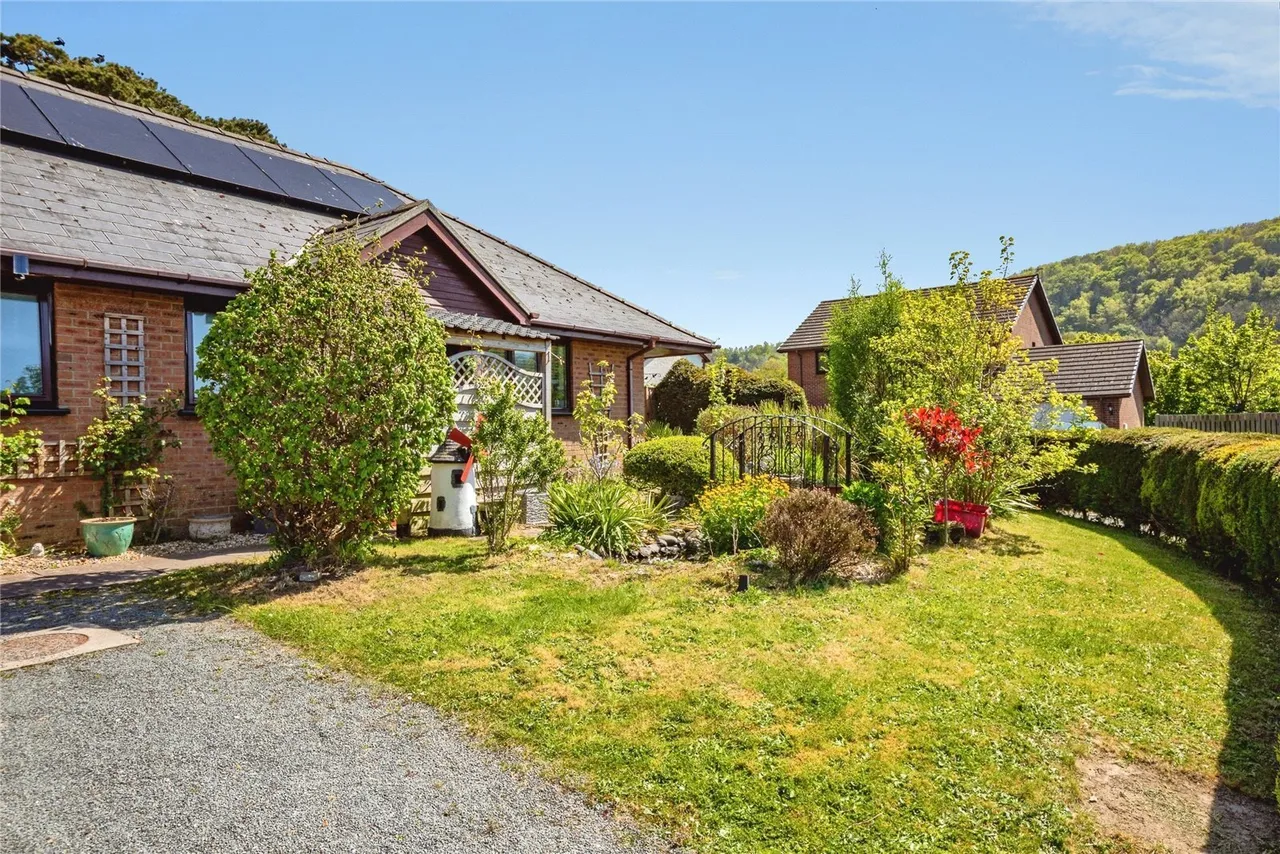 3 bed house for sale, Bro Nant Cellan, Clarach, SY23