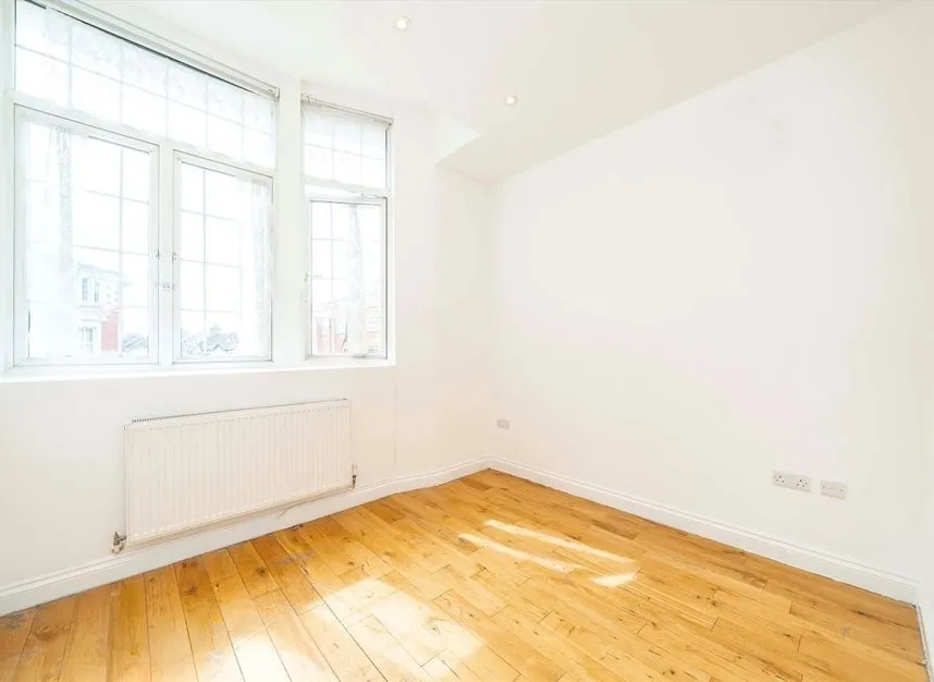 High Street, Acton, W3, photo 3