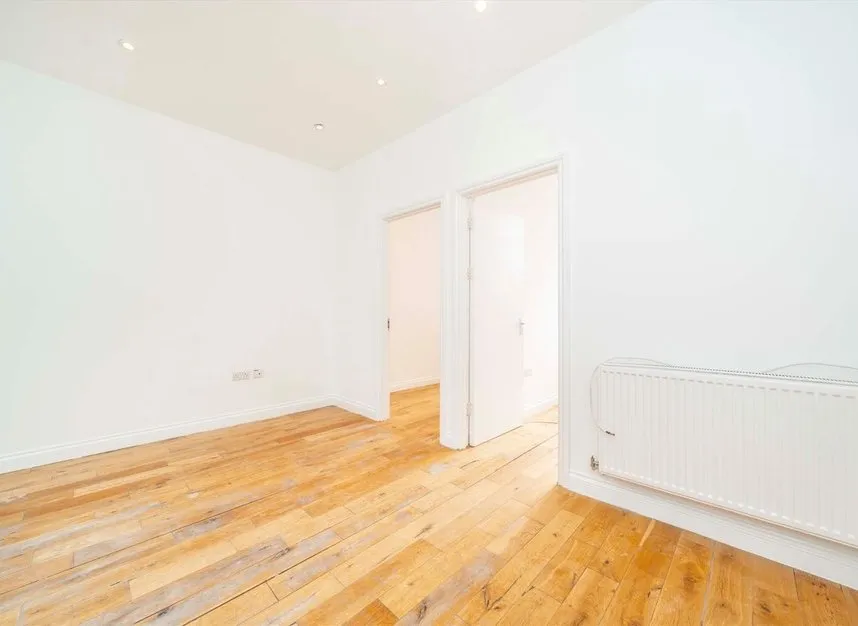 High Street, Acton, W3, photo 5