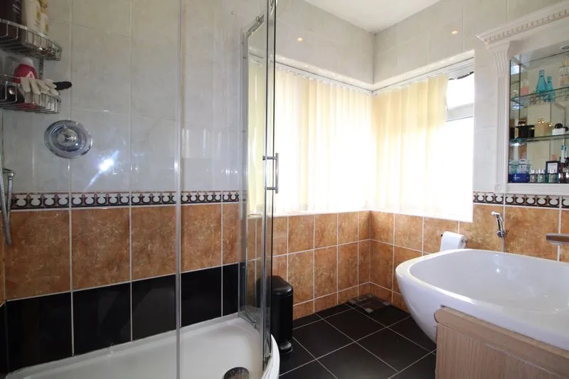 Manton Drive, Luton, LU2, photo 13