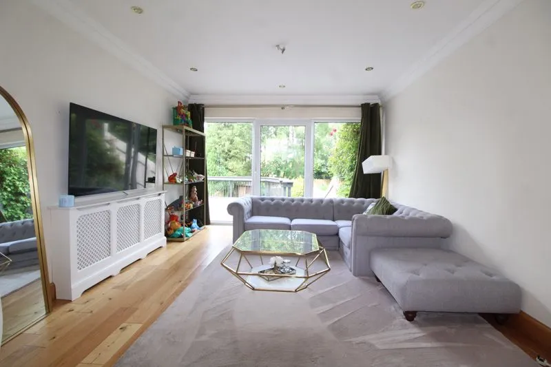 Manton Drive, Luton, LU2, photo 3