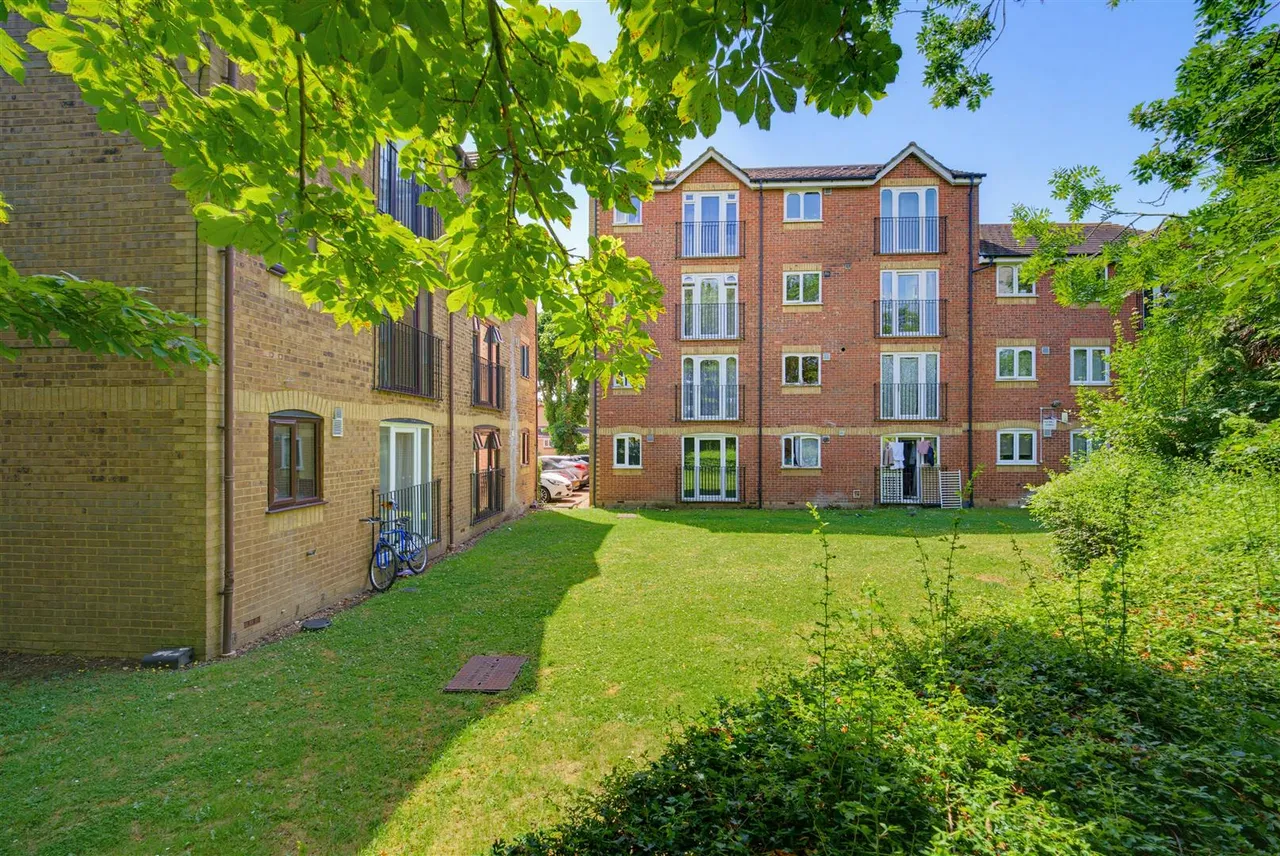 Burket Close, Southall, photo 8