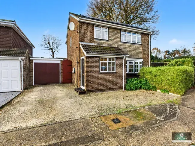 4 bed house for sale — St. Catherines Road, Pound Hill