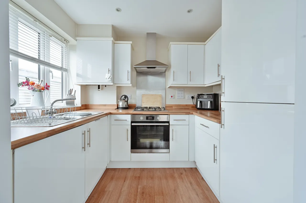 16 Edridge Court, Ley Farm Close, Watford, photo 3