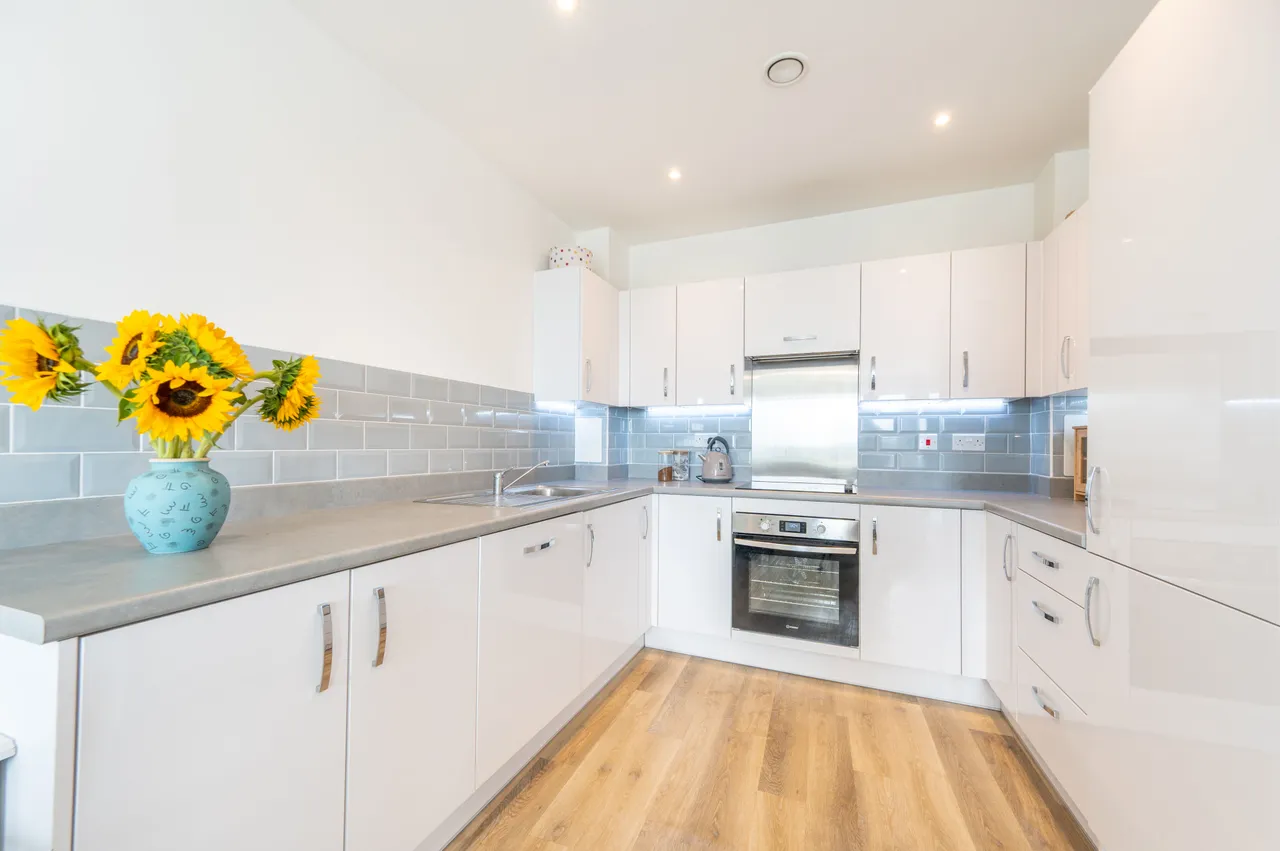 26 Goshawk Court, Ridding Lane, Greenford, photo 4