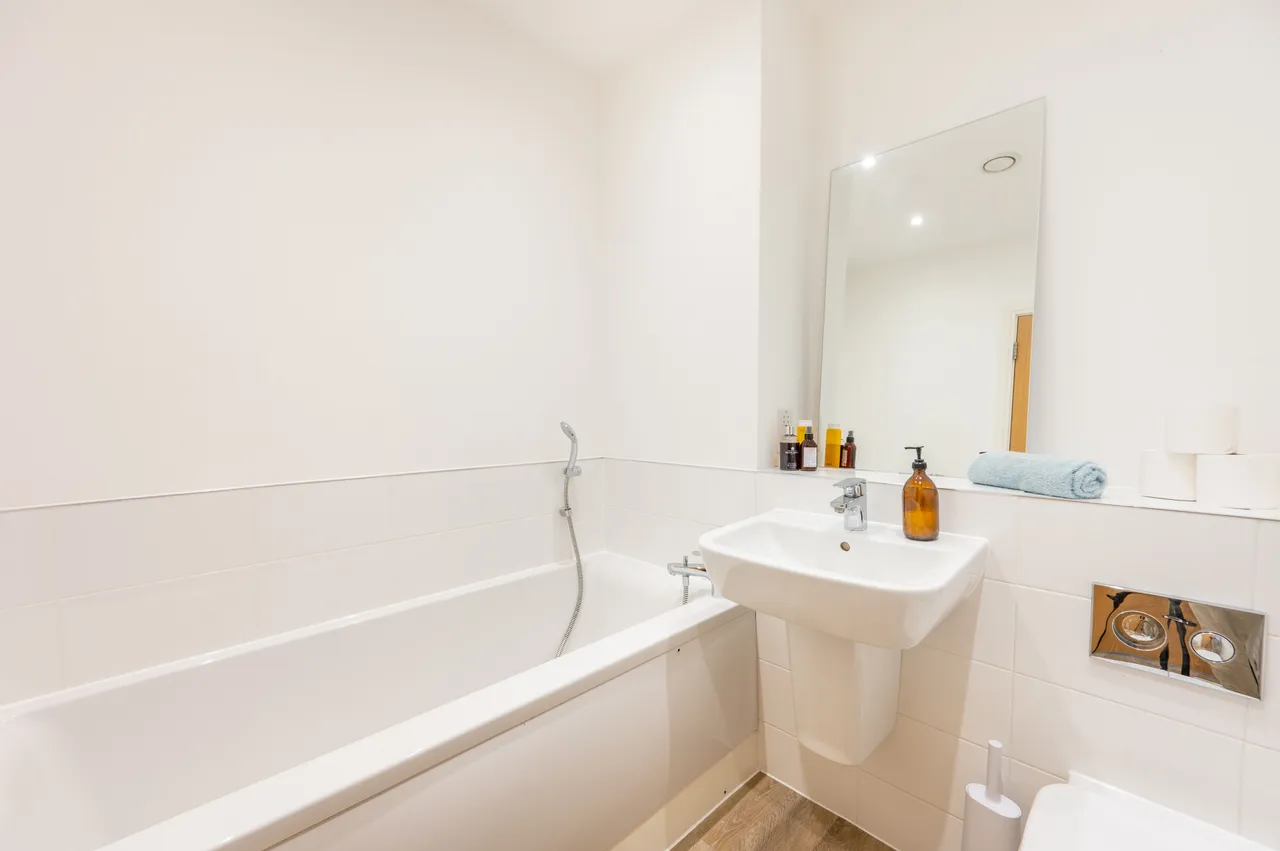 26 Goshawk Court, Ridding Lane, Greenford, photo 6