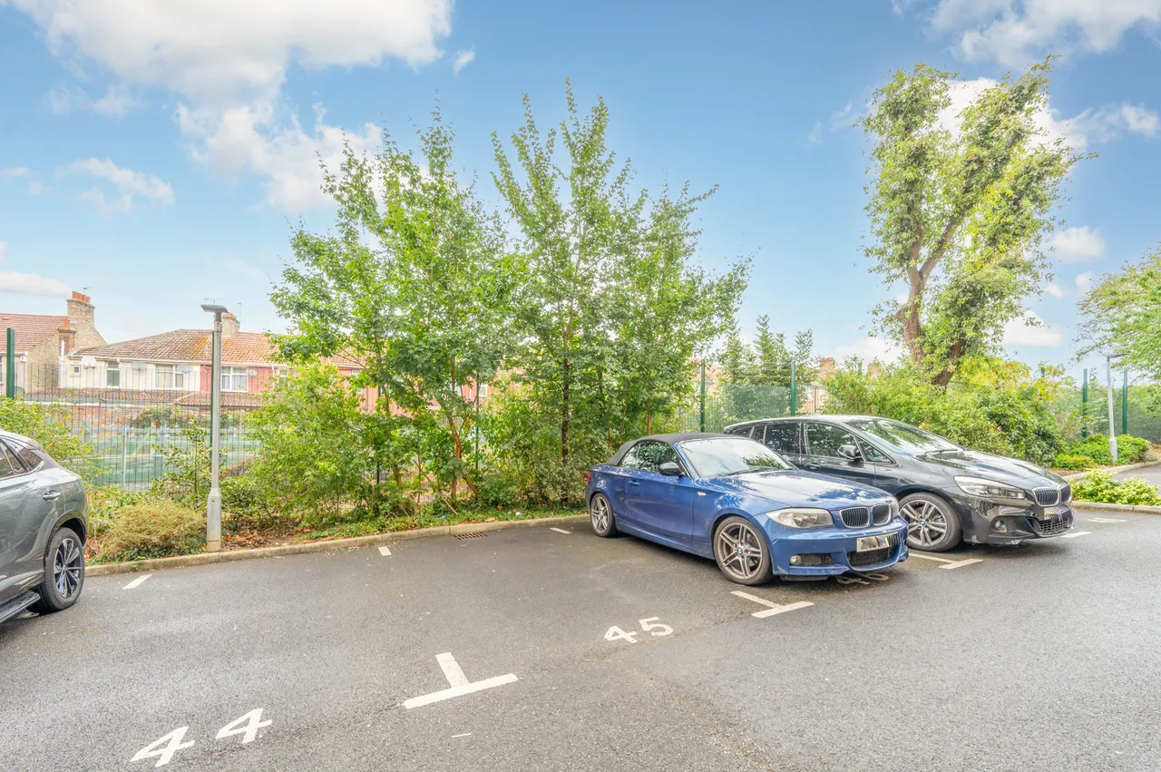 26 Goshawk Court, Ridding Lane, Greenford, photo 9