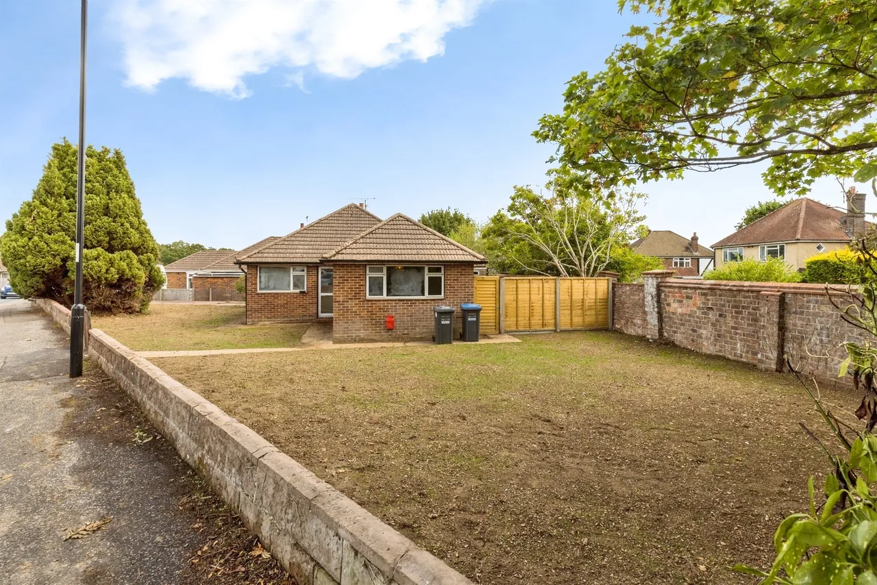 2 bed house for sale — Midfields Drive, Burgess Hill