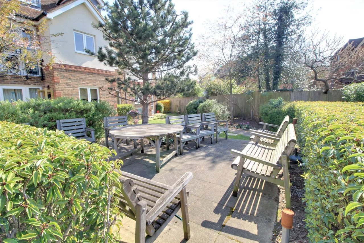 Station Road, Addlestone, KT15, photo 10