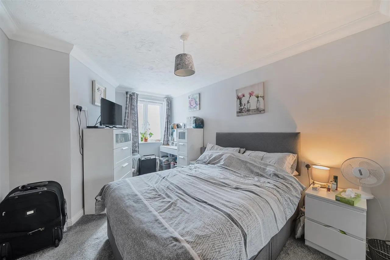 Station Road, Addlestone, KT15, photo 7