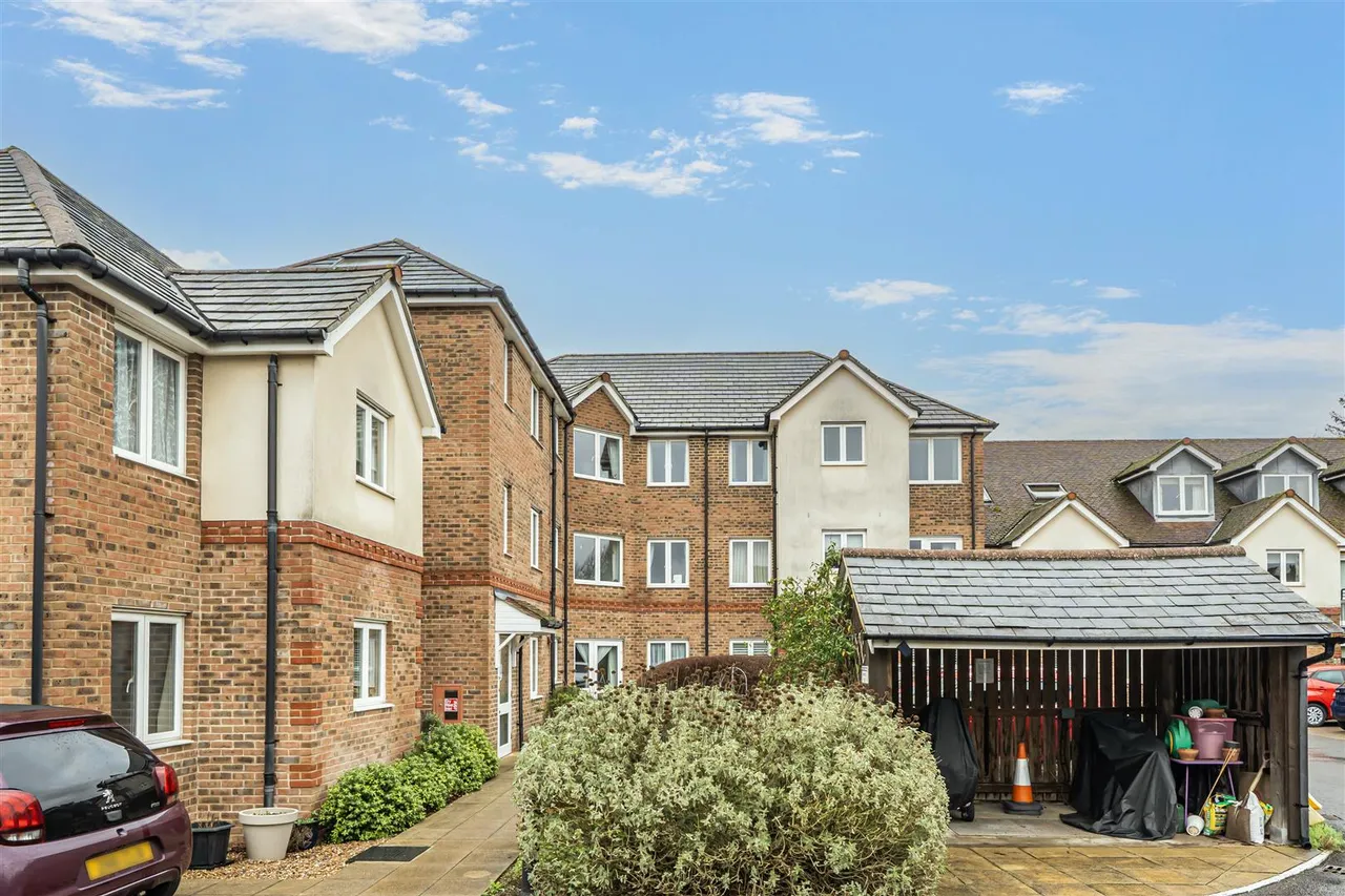 Station Road, Addlestone, KT15, photo 12