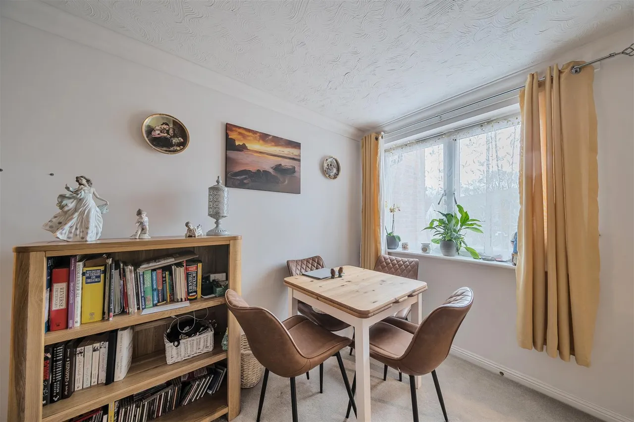 Station Road, Addlestone, KT15, photo 4