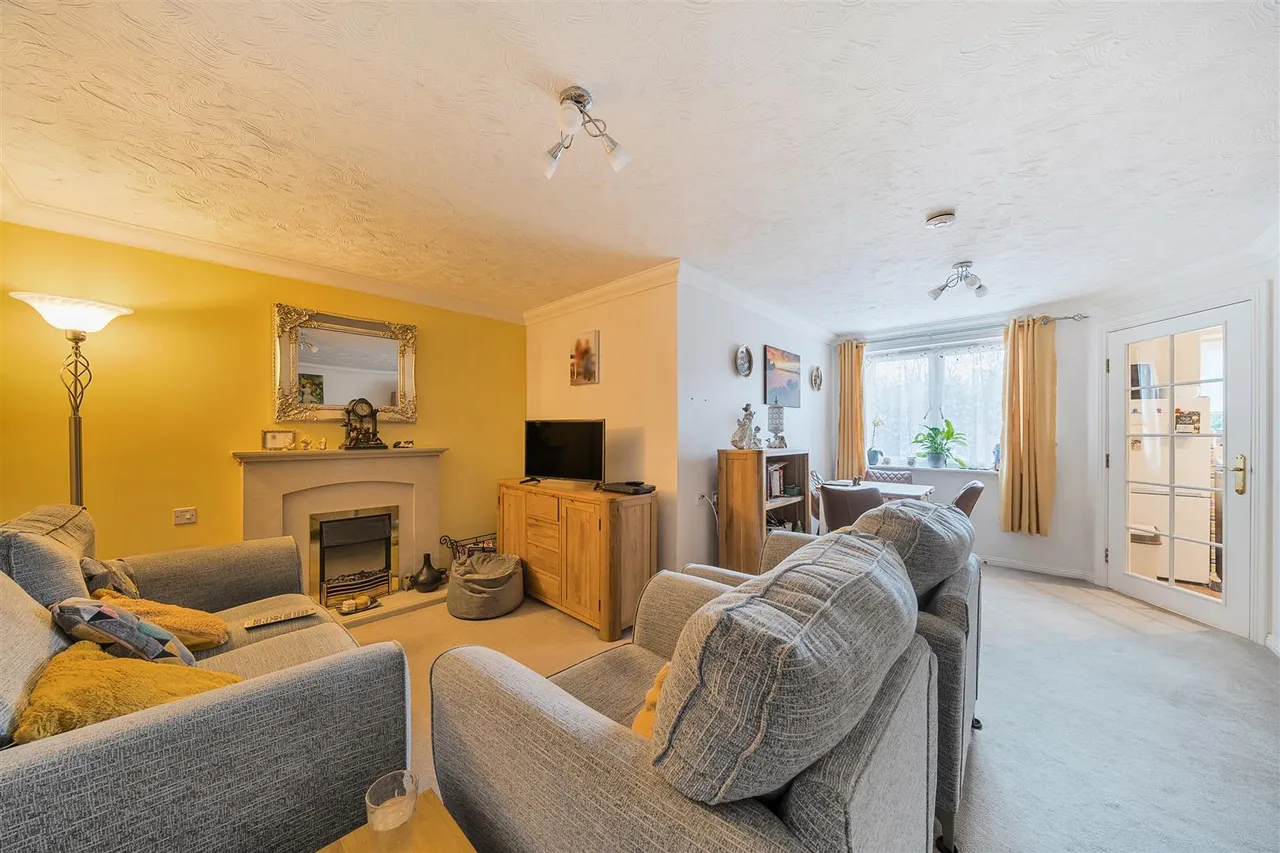 Station Road, Addlestone, KT15, photo 3