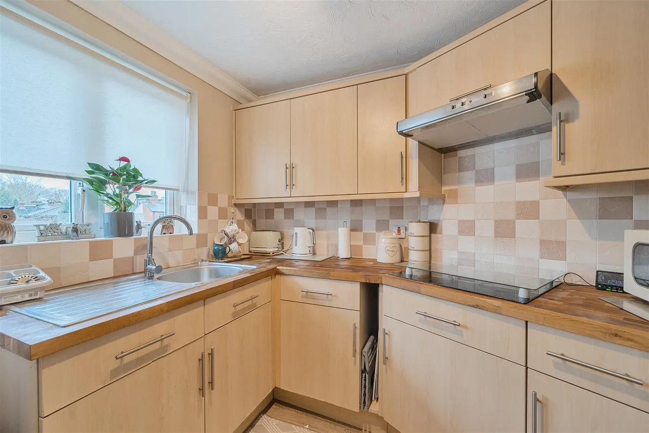 Station Road, Addlestone, KT15, photo 5