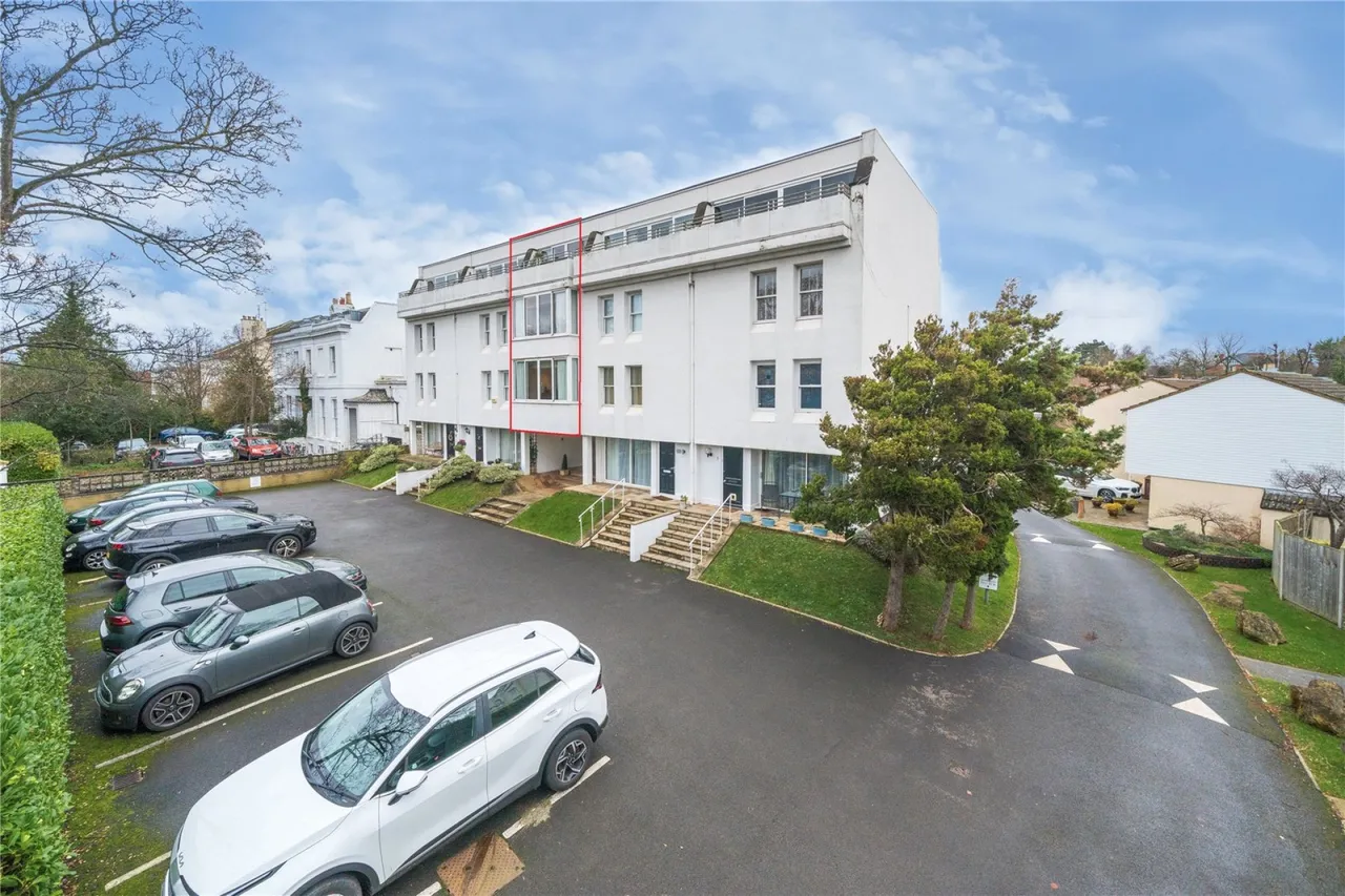 3 bed flat for sale, Bleasby Gardens, Cheltenham, GL51