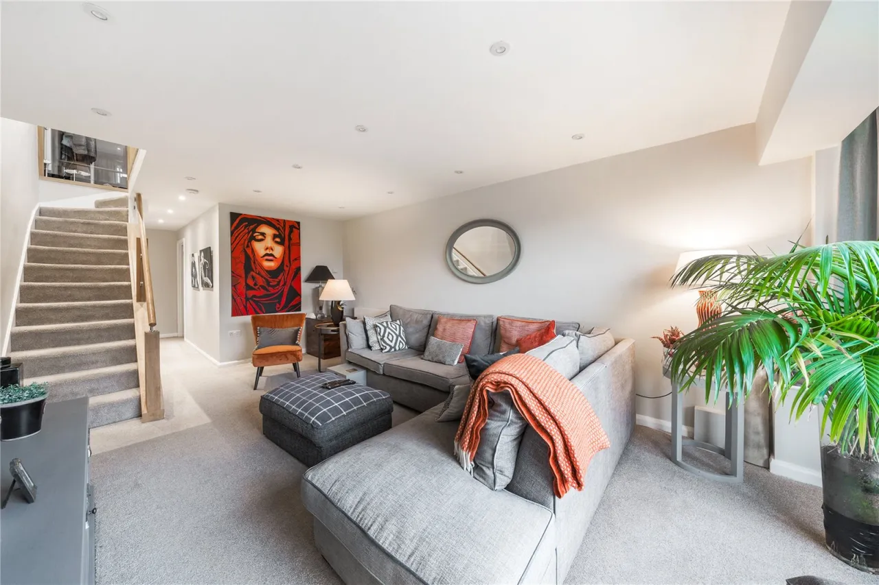 Bleasby Gardens, Cheltenham, GL51, photo 12