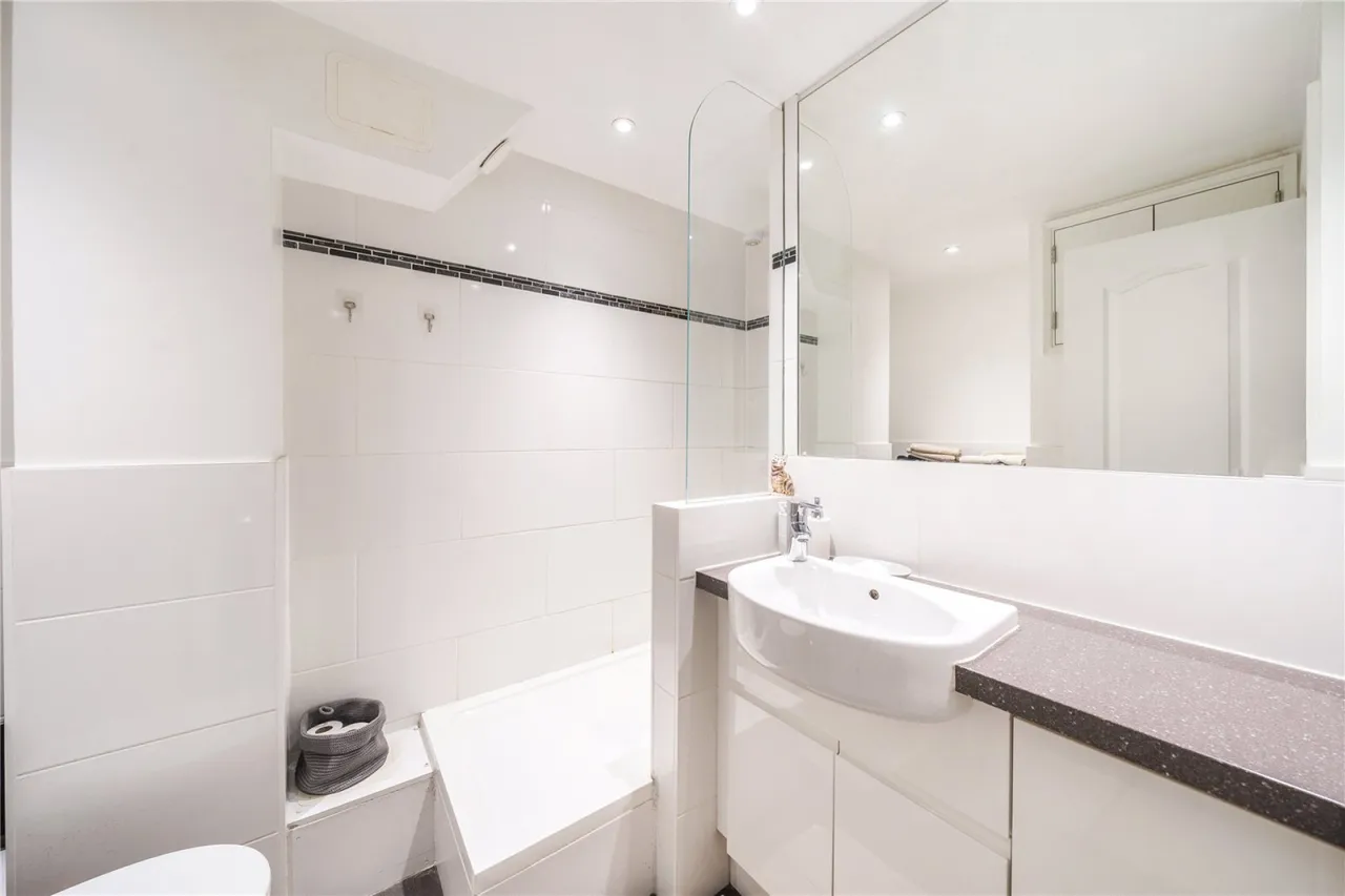 Bleasby Gardens, Cheltenham, GL51, photo 21