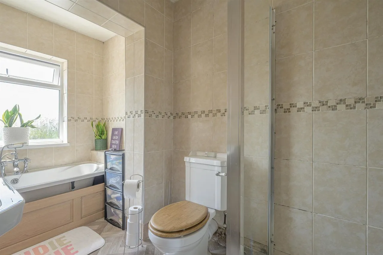 Hawne Lane, Halesowen, B63, photo 5