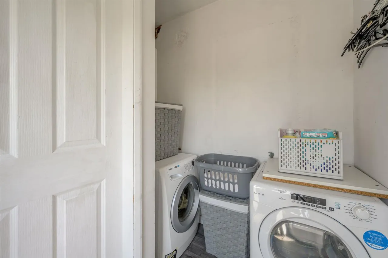 Hawne Lane, Halesowen, B63, photo 6