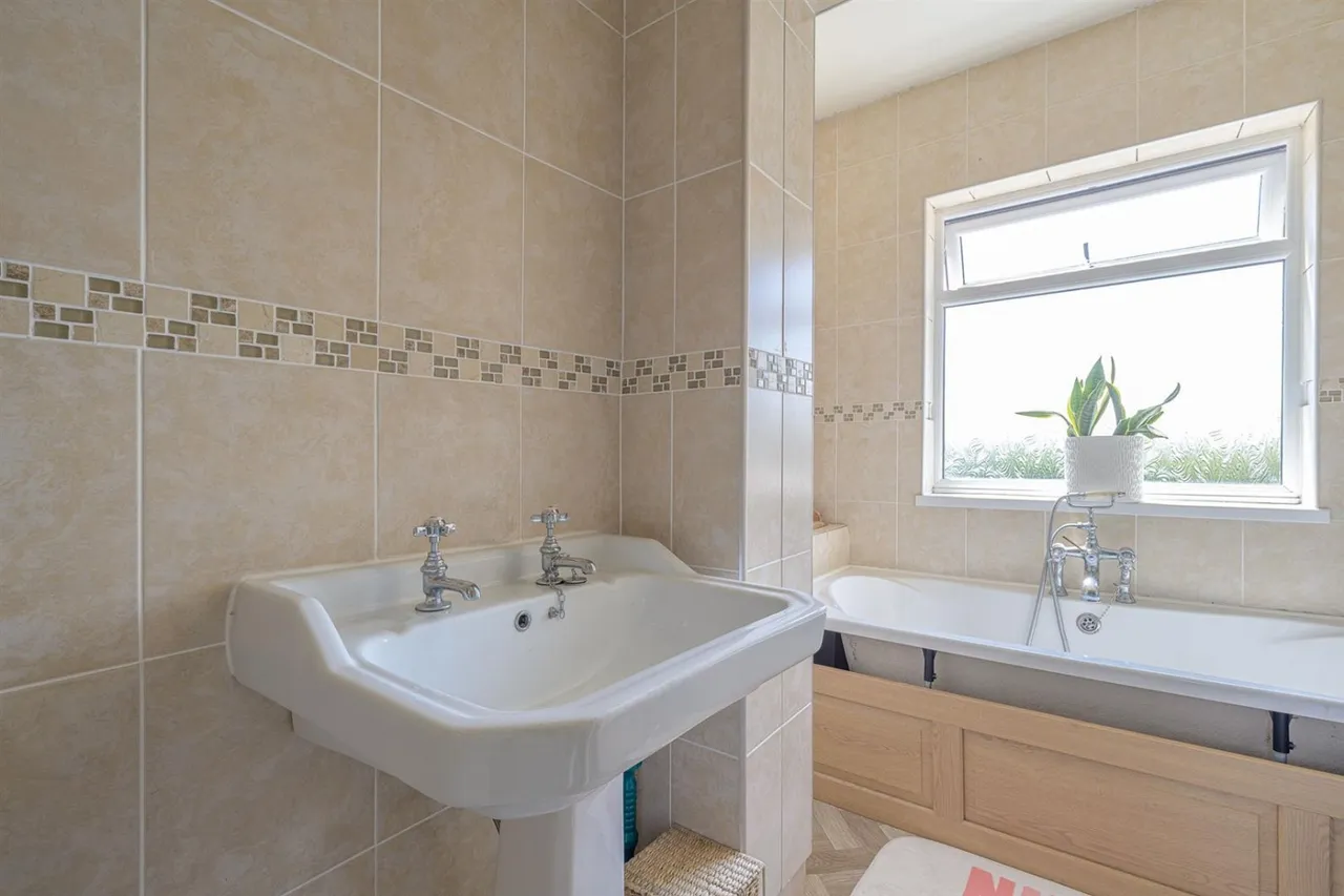 Hawne Lane, Halesowen, B63, photo 17
