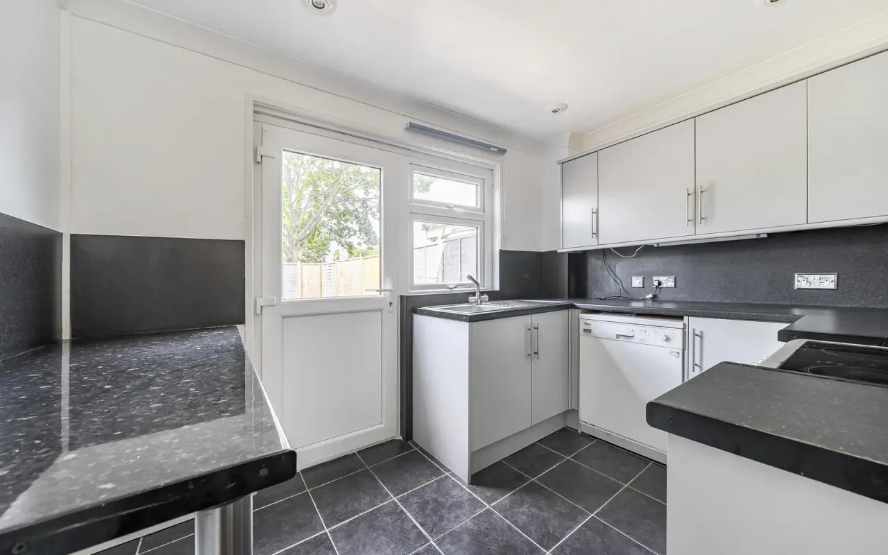 Wentworth Drive, Bedford, photo 4