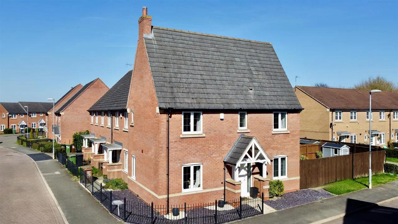 3 bed house for sale, Highland Drive, Loughborough