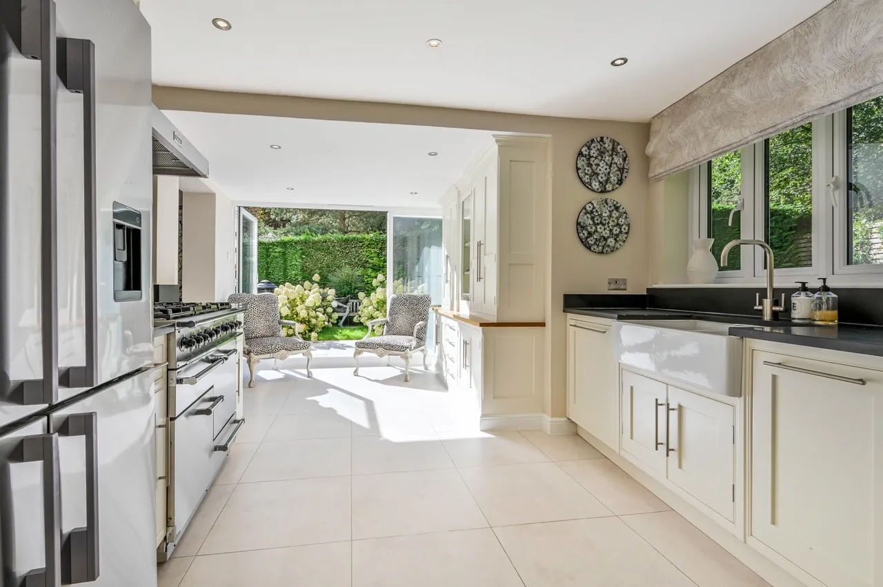 51 St Nicholas Crescent, Pyrford, Woking, photo 5