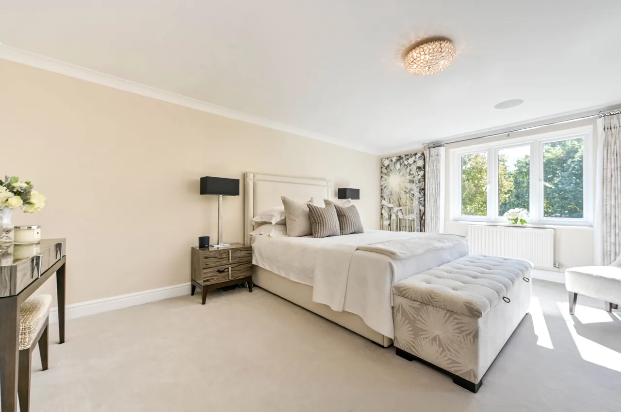 51 St Nicholas Crescent, Pyrford, Woking, photo 6