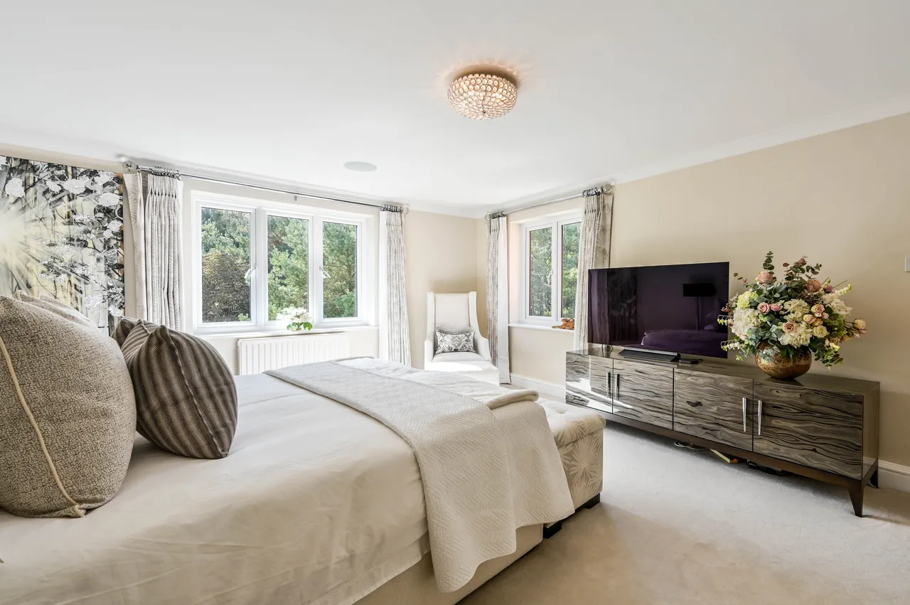 51 St Nicholas Crescent, Pyrford, Woking, photo 9