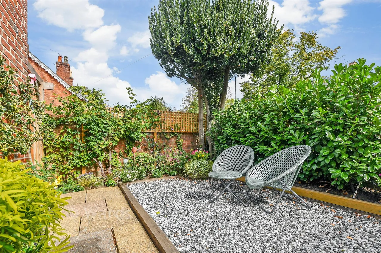 2 bed house for sale, Ashford Road, Tenterden, TN30